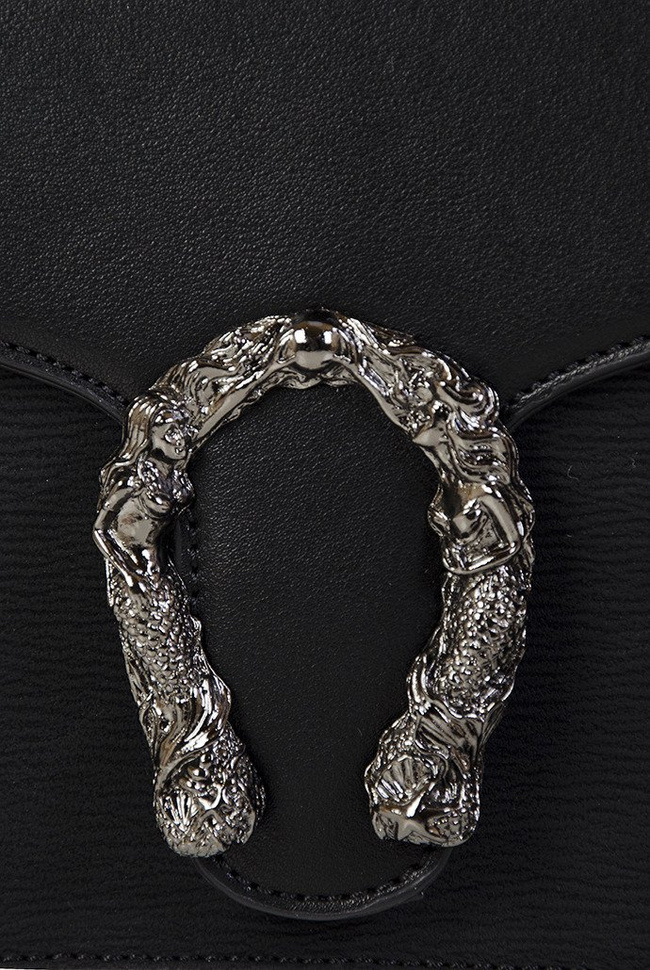 Czarna torebka z podkową