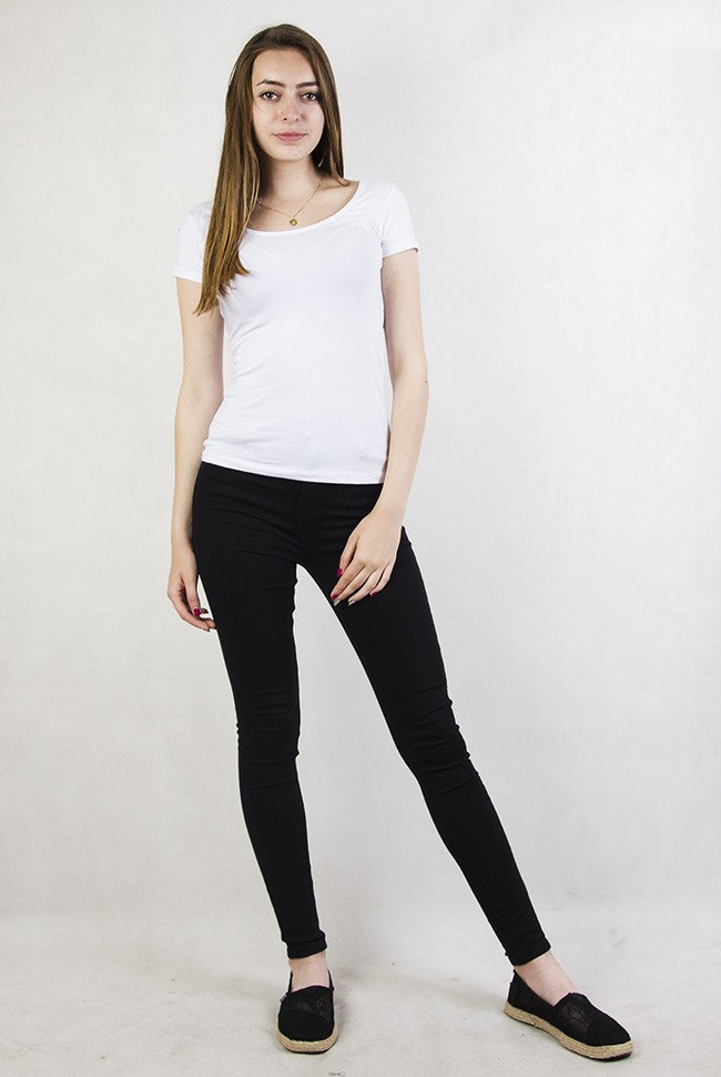 Biała bluzka basic z wyciętymi plecami