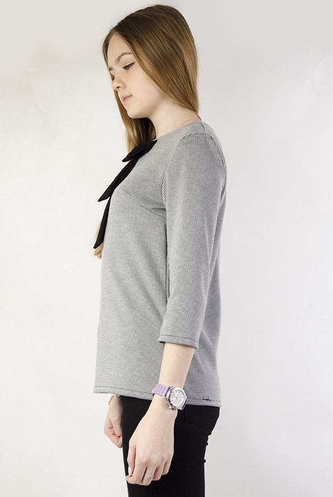 Elegancka bluzka w pepitkę z czarną kokardą
