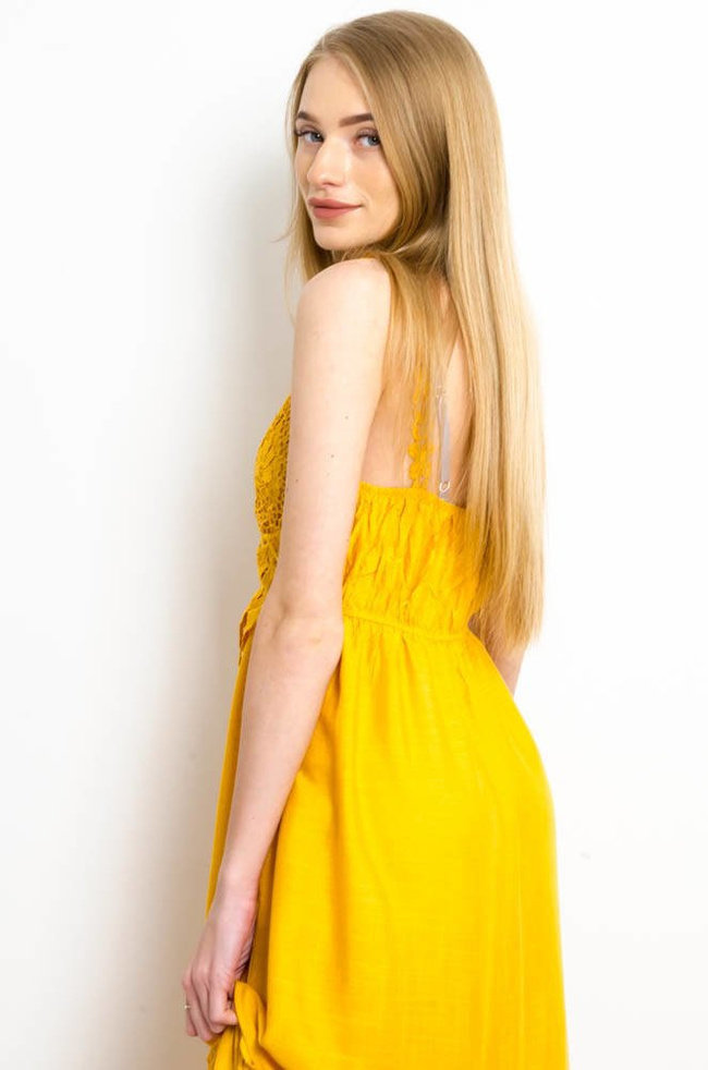 ŻÓŁTA SUKIENKA MAXI NA RAMIĄCZKACH Z AŻUROWĄ GÓRĄ