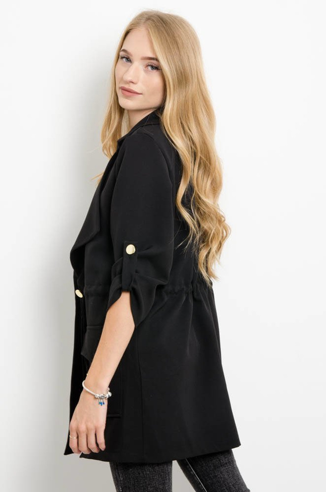 CZARNA NARZUTKA ŚCIĄGANA W PASIE,ZAPINANA NA ZŁOTY GUZIK