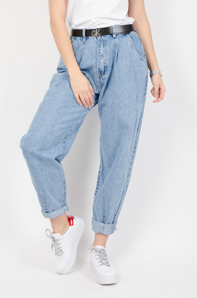 Jasne spodnie typu balloon jeans z wysokim stanem