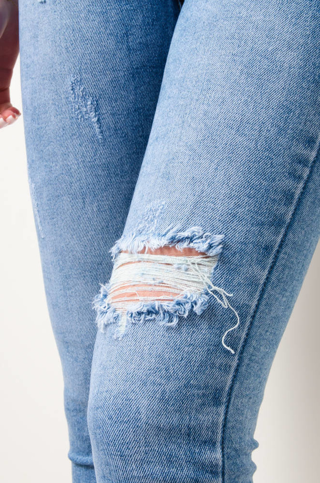 JASNE SPODNIE JEANSOWE Z PRZETARCIAMI-WYSOKI STAN