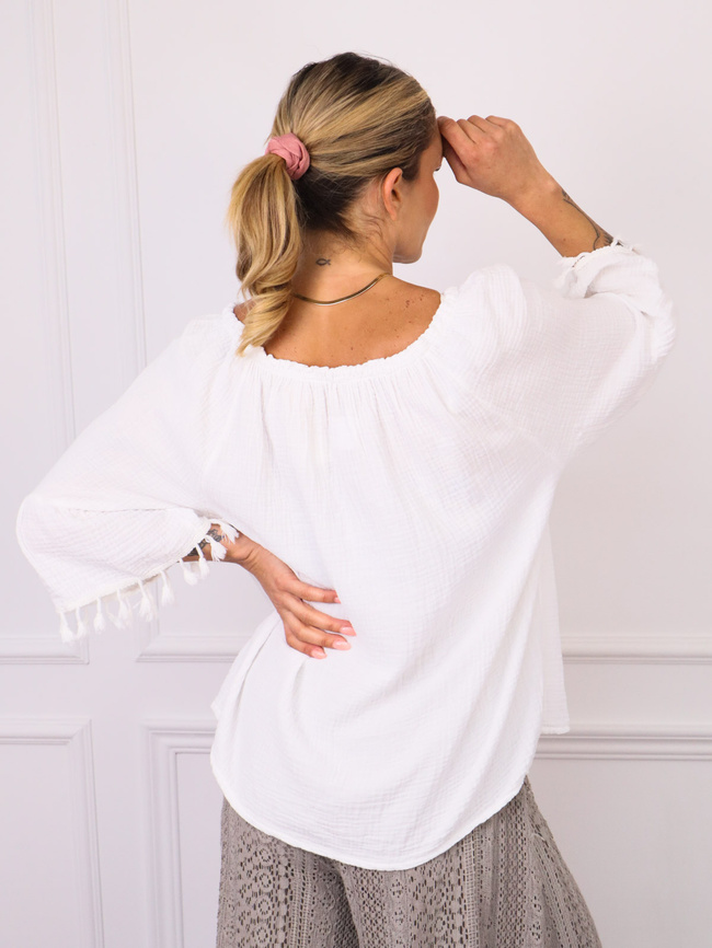 BLUZKA Z WIĄZANIEM I FRĘDZLAMI PRZY RĘKAWACH- BIAŁA