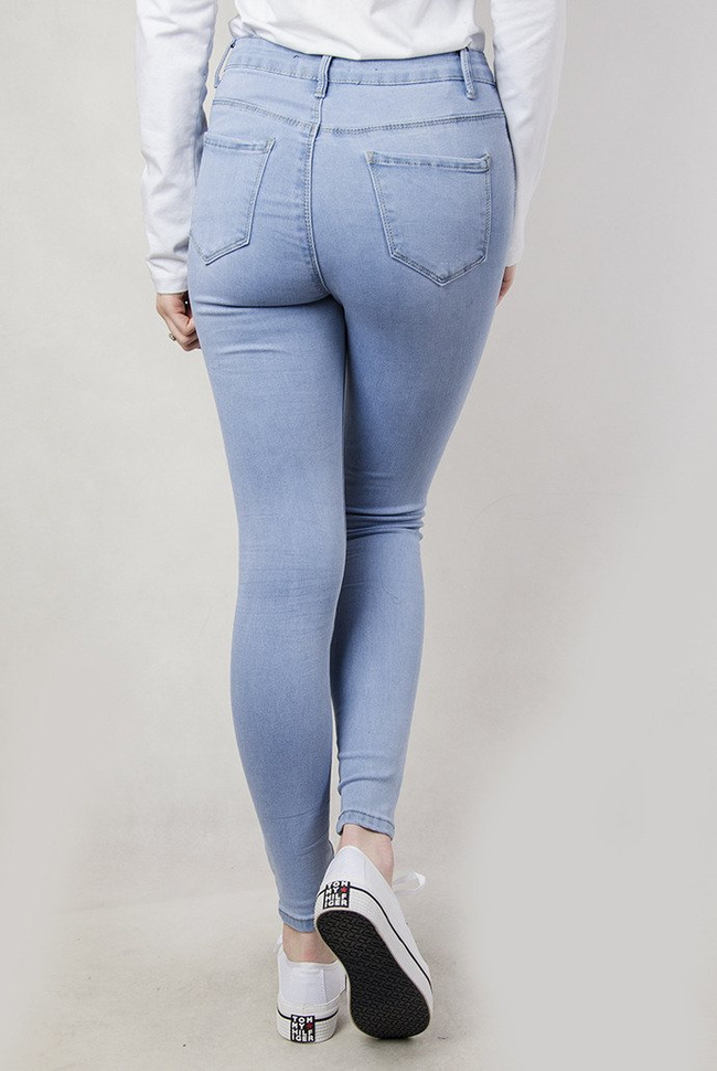 Jasne spodnie jeansowe z koralikami oraz cyrkoniami