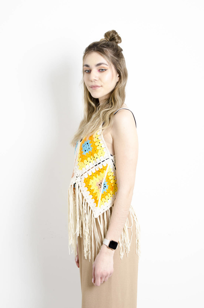 BLUZKA AŻUROWA NA RAMIĄCZKA Z FRĘDZLAMI - BEŻOWA