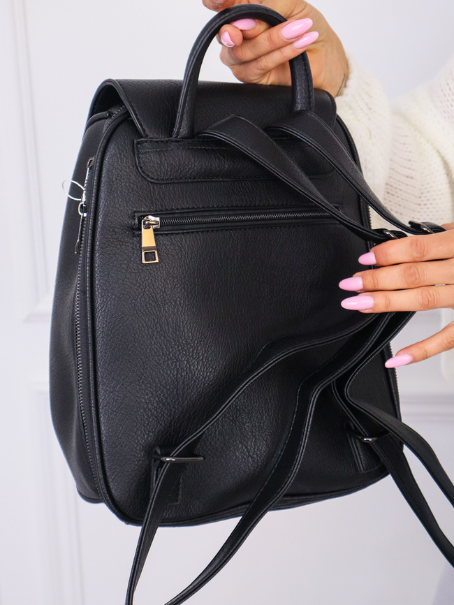 PLECAK Z IMITACJI SKÓRY- CZARNY