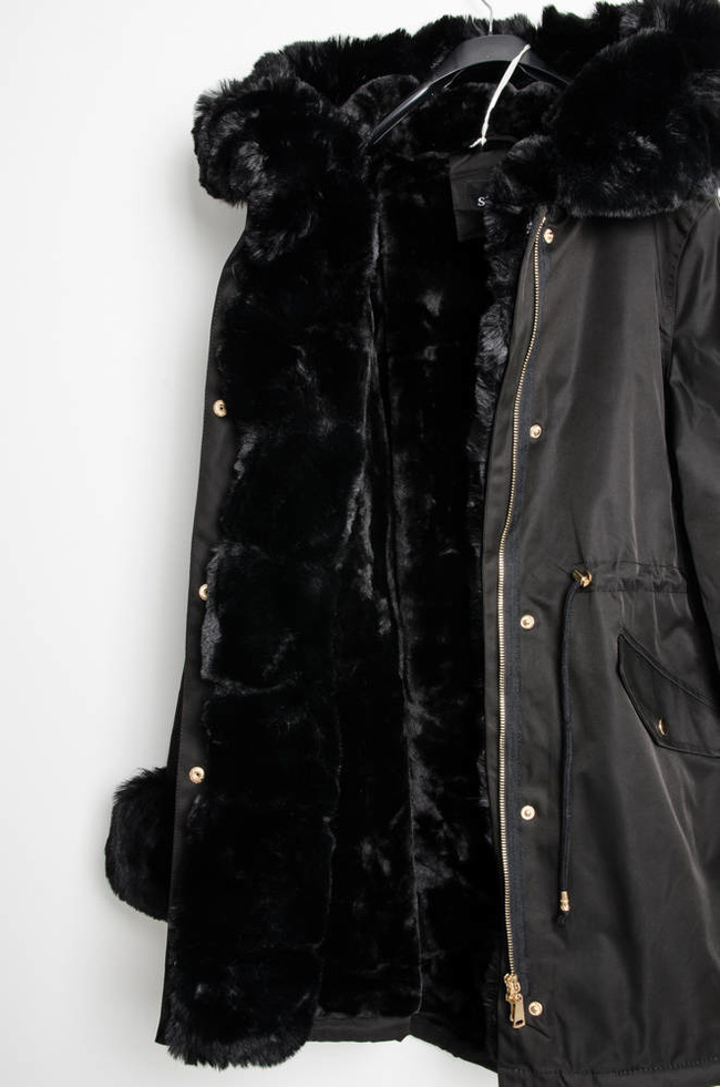 CZARNA KURTKA PARKA ZIMOWA Z ODPINANYM FUTERKIEM