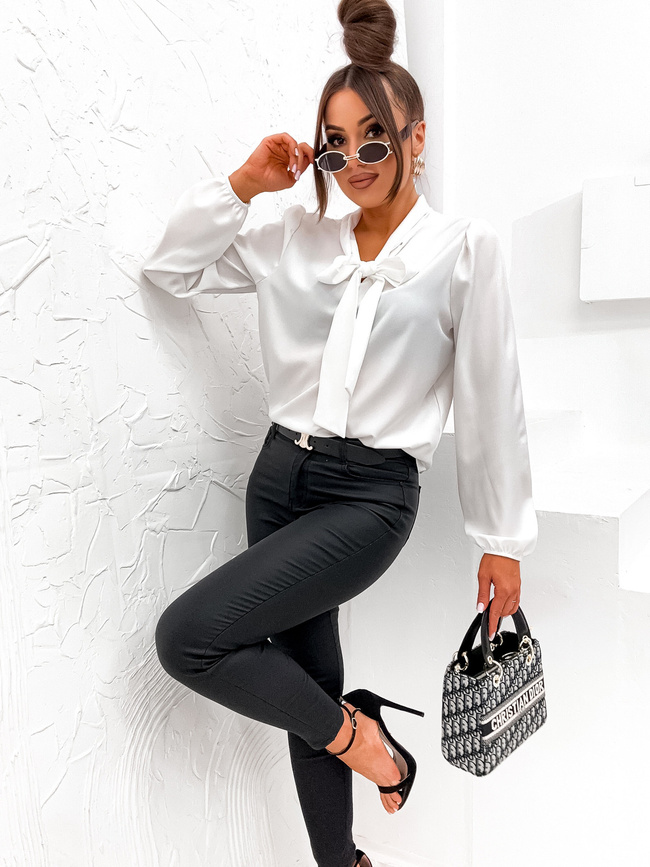 BLUZKA Z OZDOBNYM WIĄZANIEM PRZY SZYI- BIAŁA