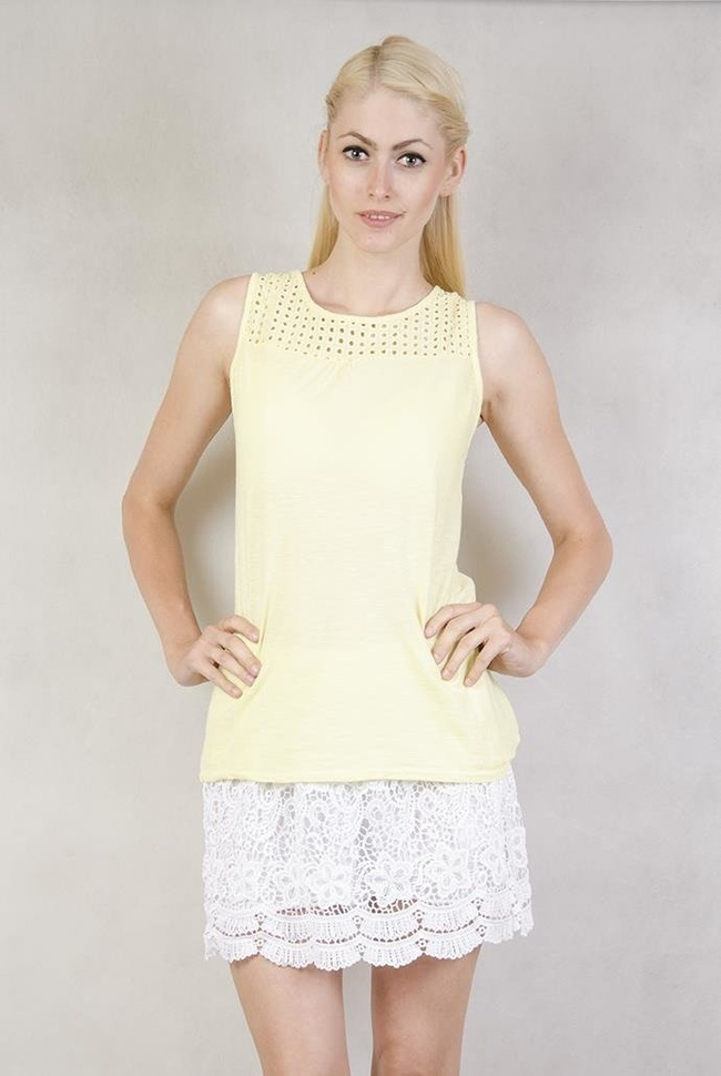 Żółta bluzka z ażurowymi plecami i guzikami
