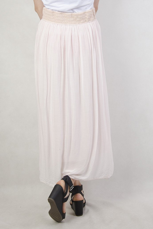 Różowa długa spódnica