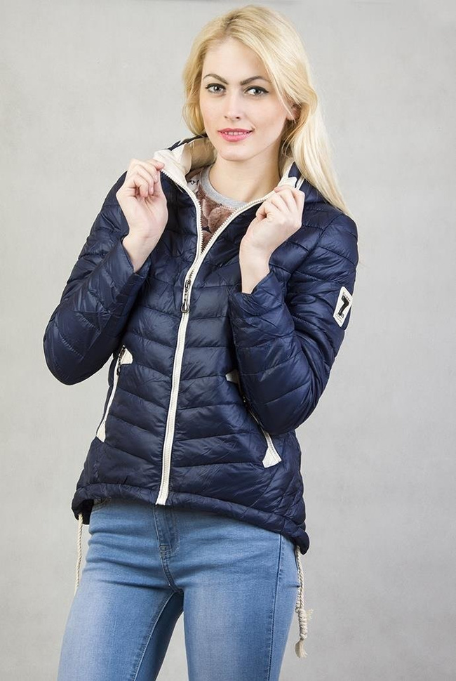 Granatowa kurtka pikowana