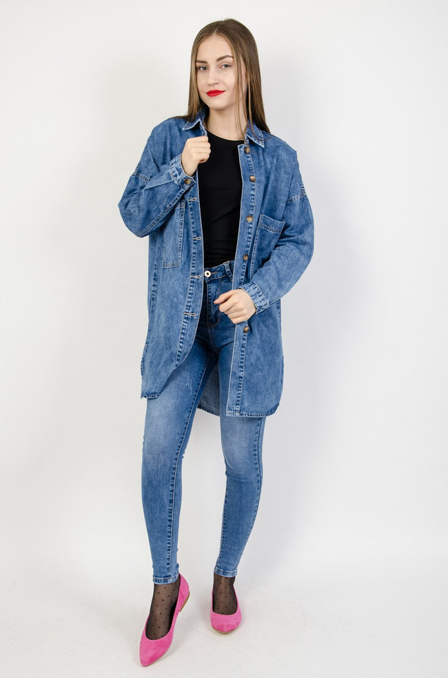 Długa koszula jeansowa z rozcięciami po bokach