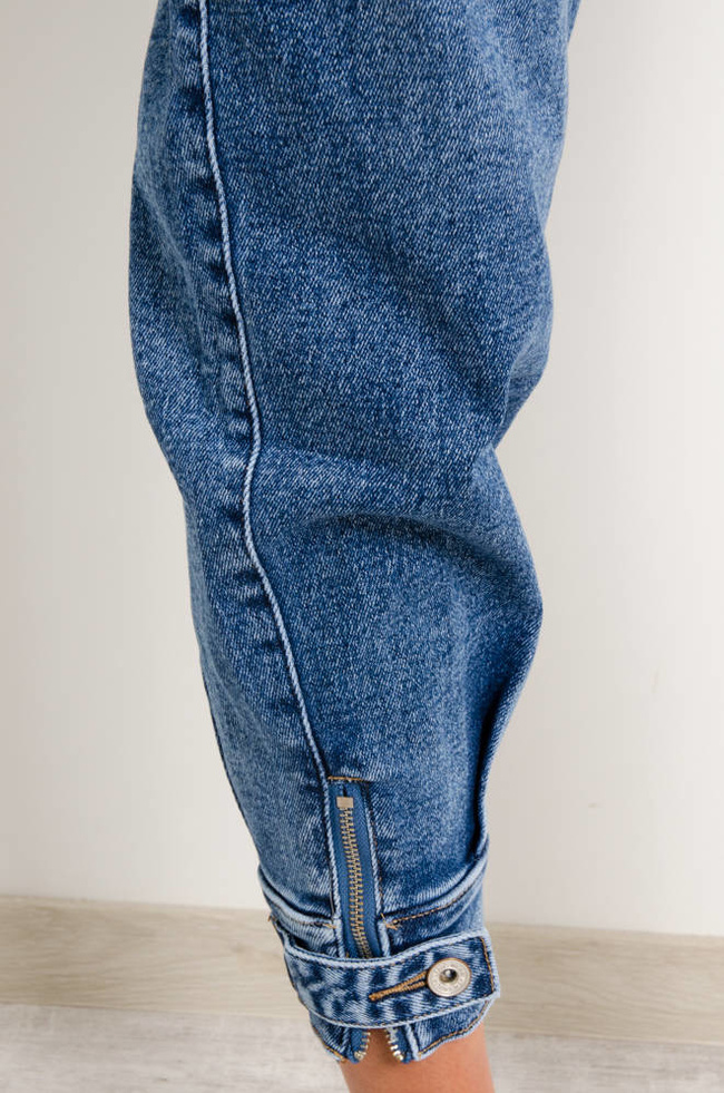 SPODNIE JEANSOWE Z ZAPIĘCIEM NA DOLE NOGAWKI- WYSOKI STAN