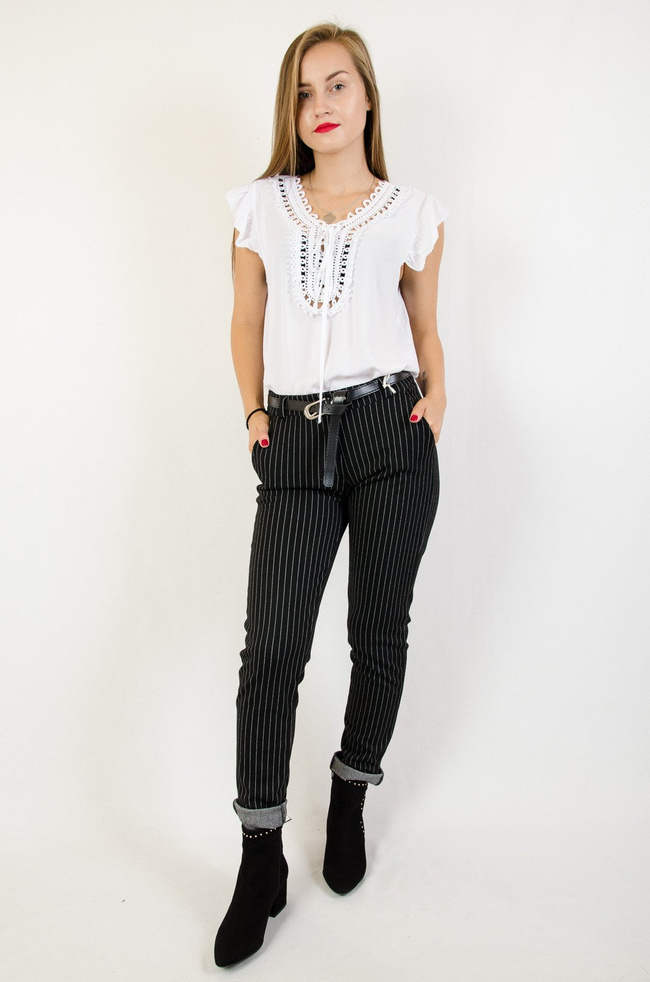 Czarne materiałowe spodnie w prążki