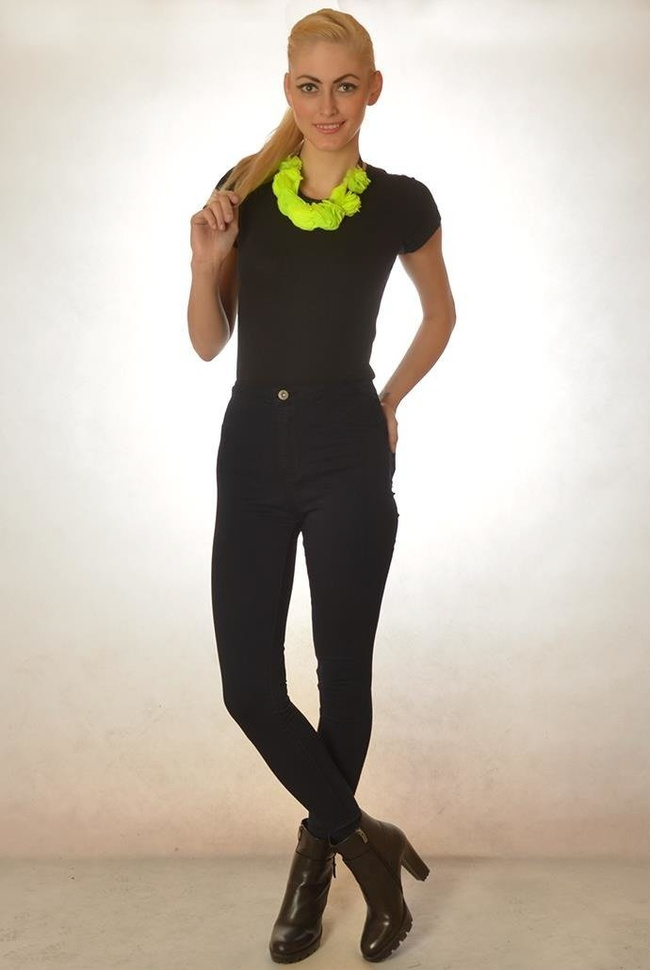 Klasyczne granatowe jeansy