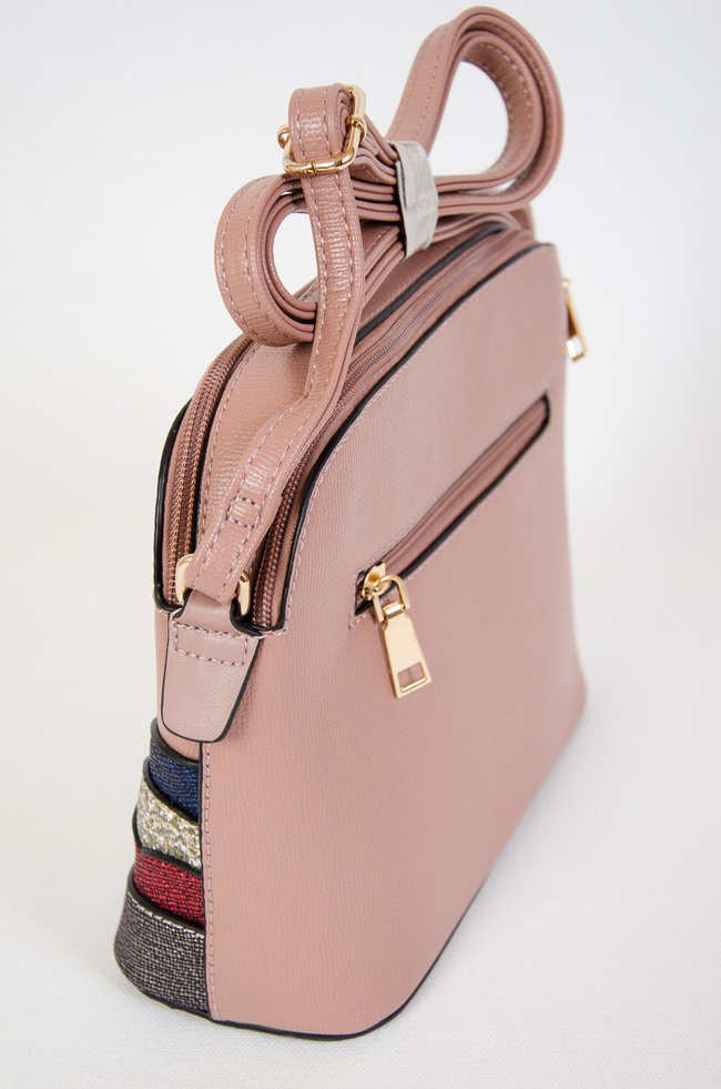 Różowa torebka z błyszczącymi aplikacjami