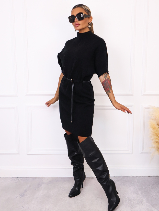 SUKIENKA SWETERKOWA Z PÓŁGOLFEM I PASKIEM - CZARNA