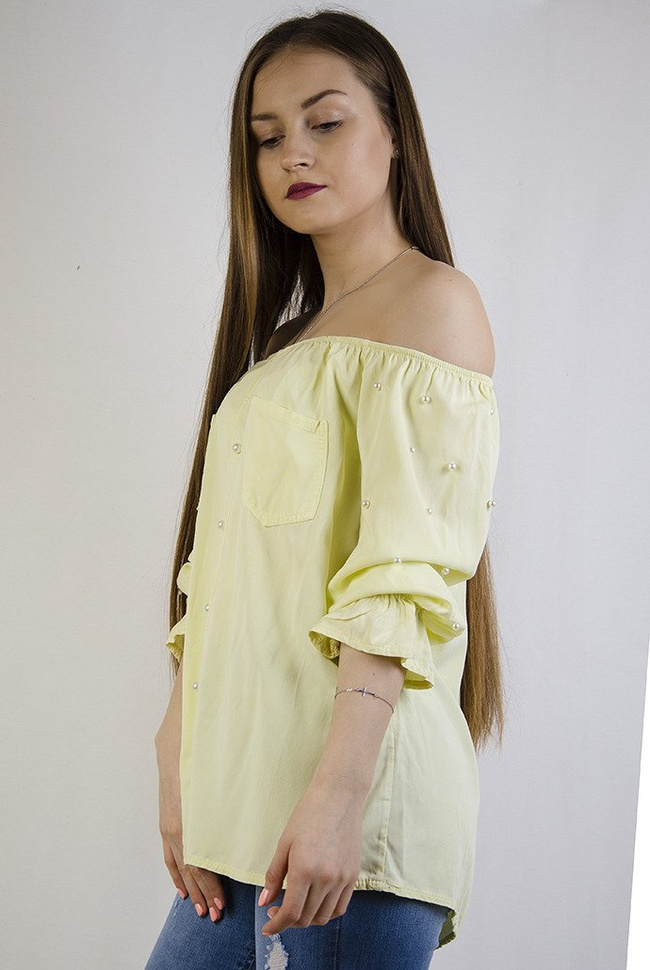 Żółta bluzka z hiszpańskim dekoltem i koralikami