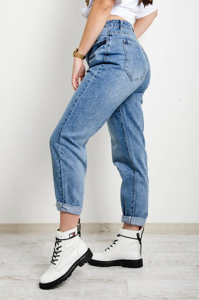 SPODNIE JEANSOWE MOM FIT BEZ PRZETARĆ-WYSOKI STAN