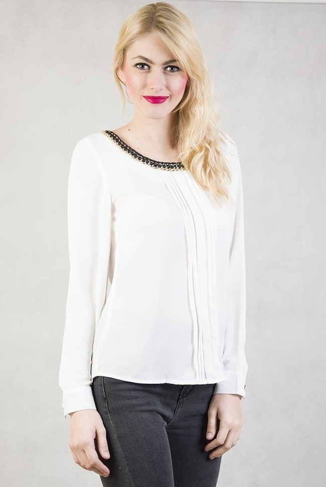Biała bluzka z łańcuszkiem