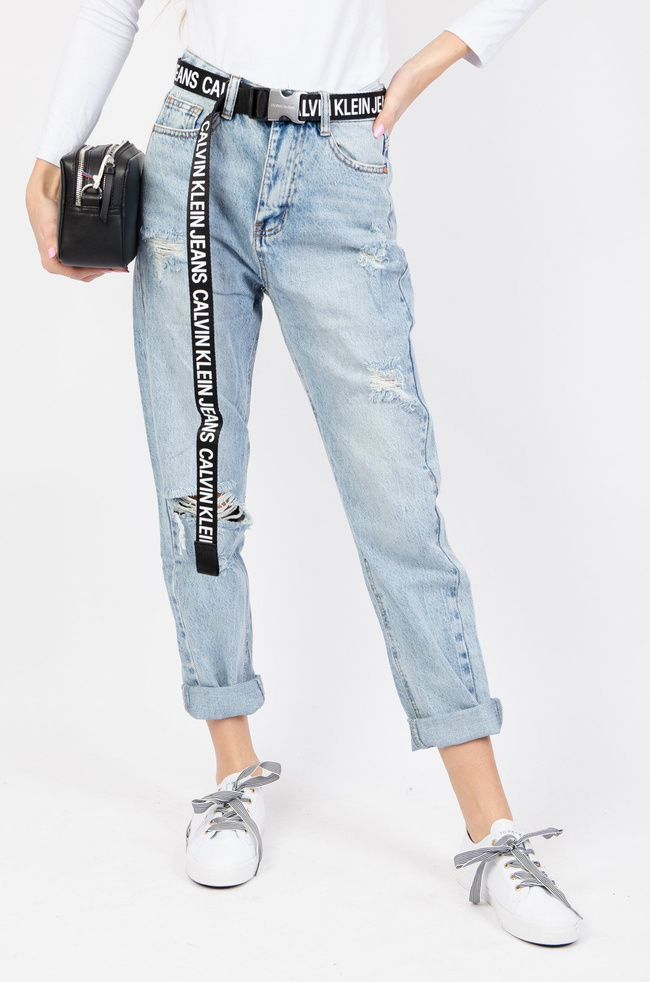 Jasne spodnie jeansowe mom fit z przetarciami