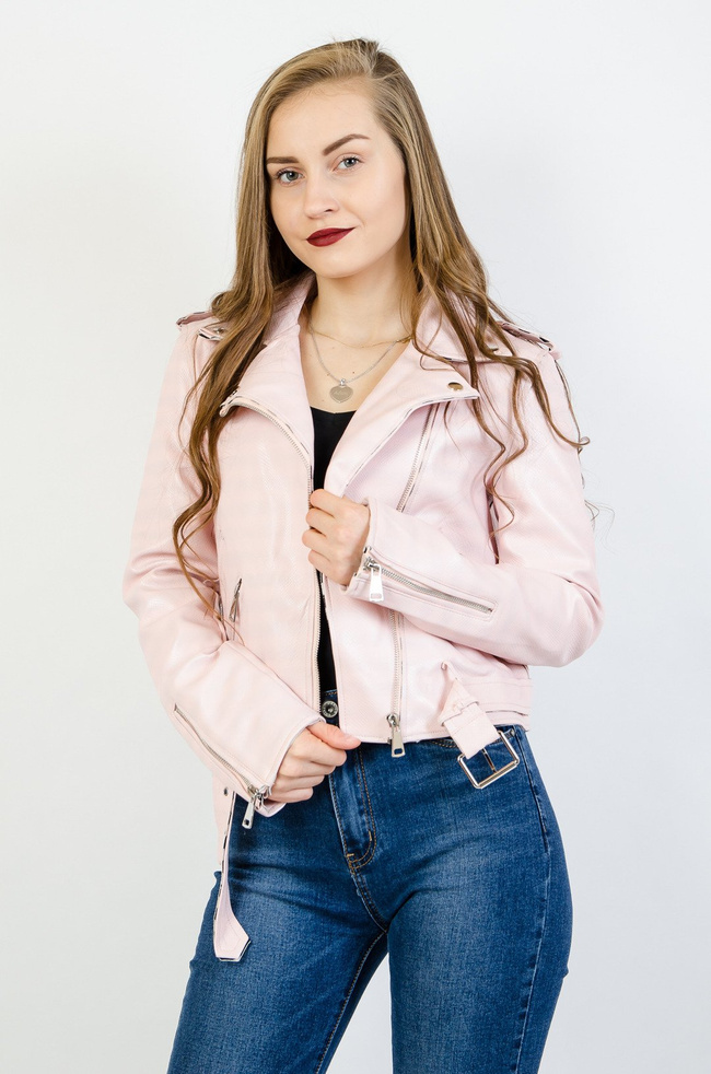Różowa kurtka ramoneska z zamkami przy rękawach