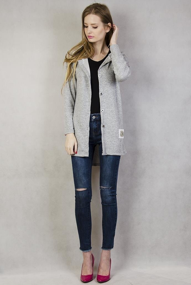 Jasnoszara melanżowa narzuta zapinana na guziki z kapturem