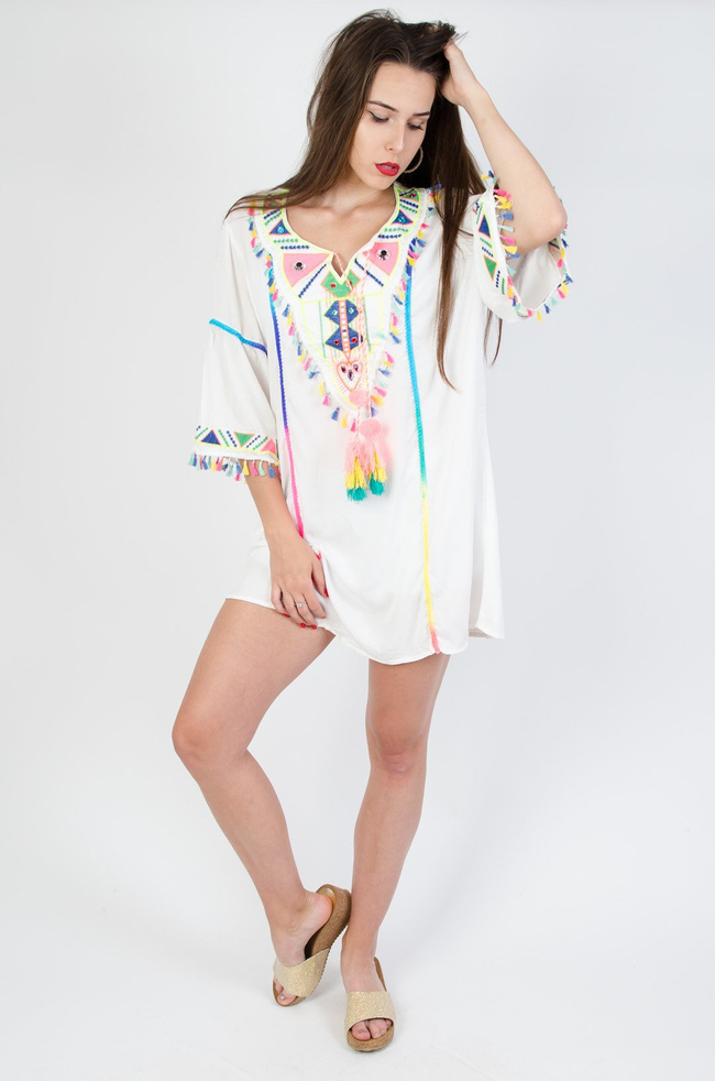 Biało-neonowa bluzka z pomponami