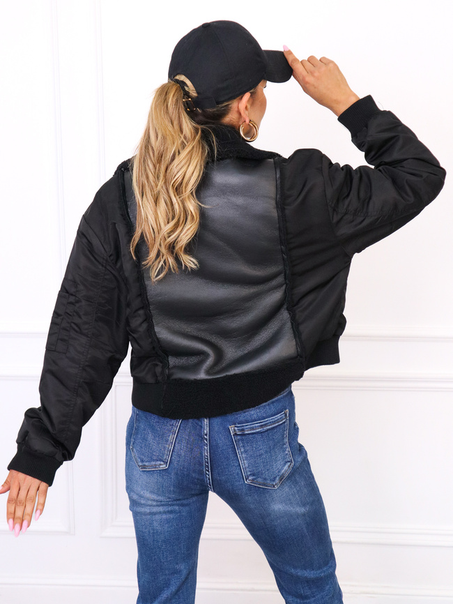 KURTKA BOMBERKA ZE WSTAWKAMI Z IMITACJI SKÓRY- CZARNA