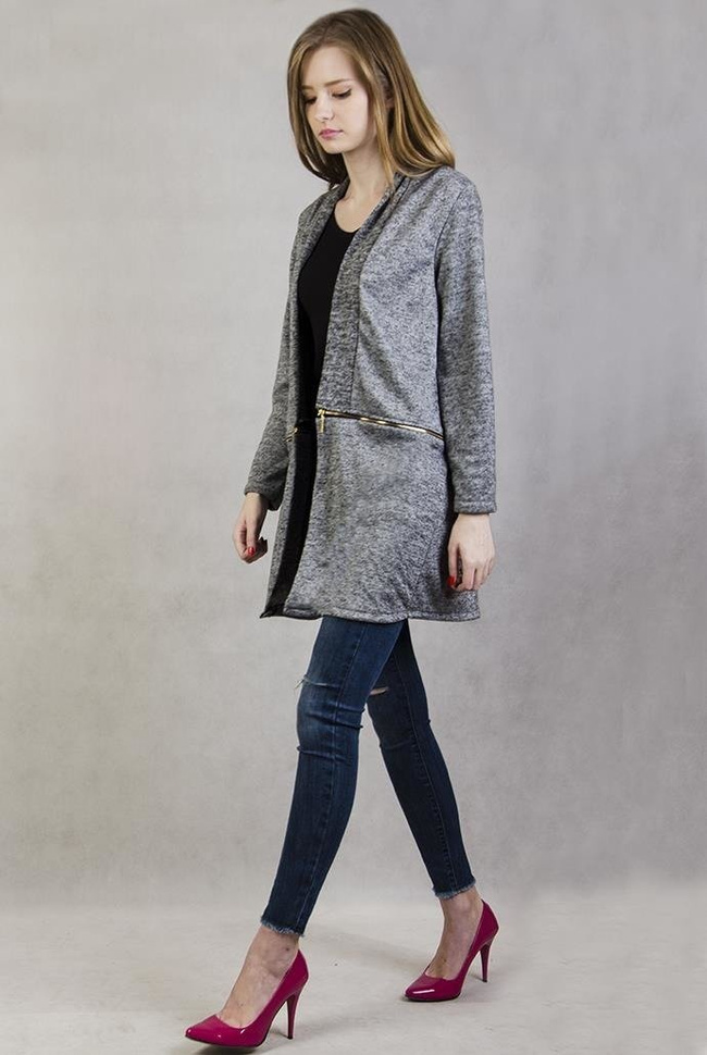 Ciemnoszara narzuta z ozdobnymi, złotymi zamkami