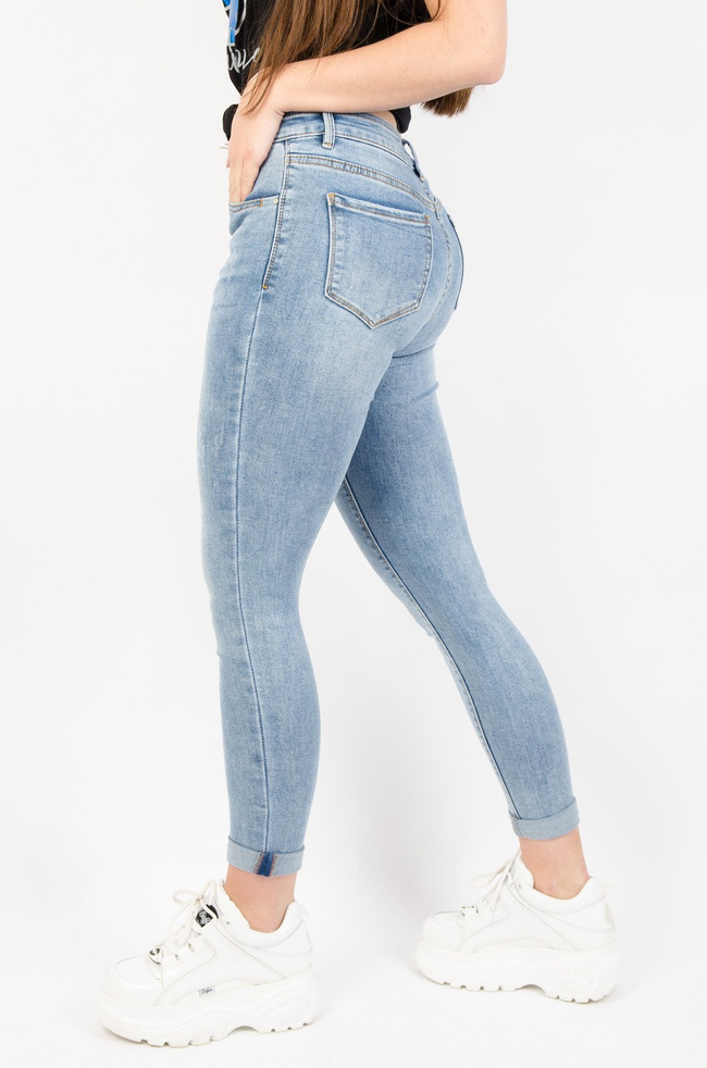 JASNE SPODNIE JEANSOWE Z WYSOKIM STANEM