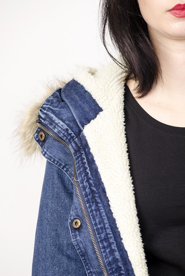 Parka jeansowa ocieplana białym futerkiem