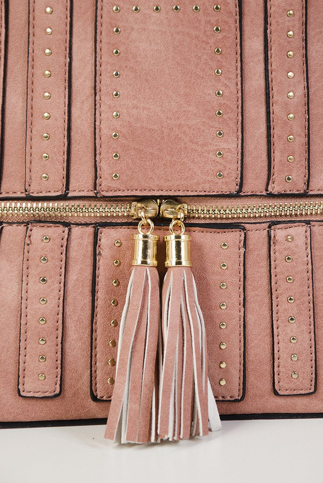 Mała różowa torebka z ćwiekami