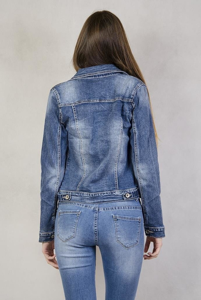 Kurtka jeansowa z naszywkami