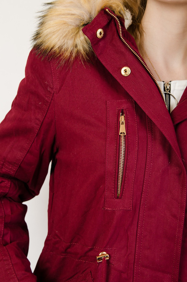 Bordowa asymetryczna kurtka ze złotymi zamkami