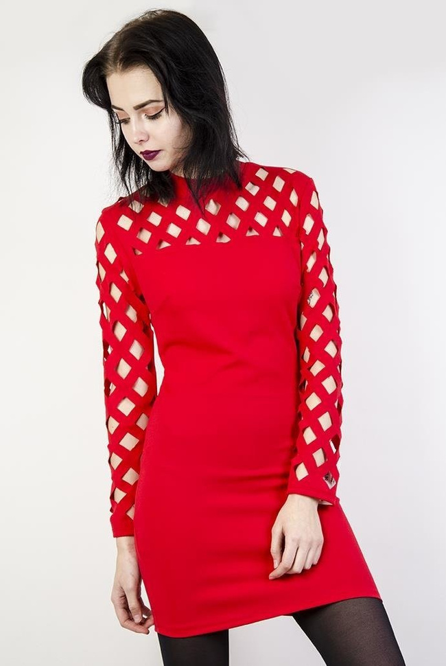 Czerwona przylegająca sukienka z wycięciami