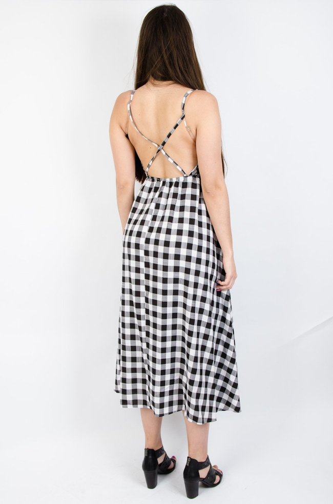Długa sukienka w kratę na ramiączkach