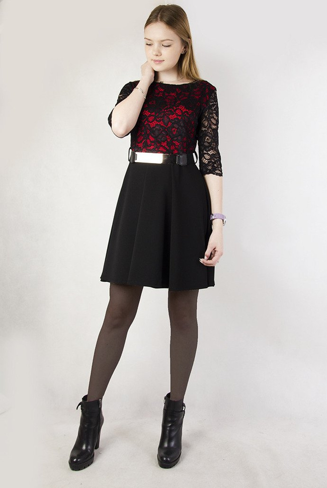 Czarno-czerwona sukienka z rozkloszowanym dołem