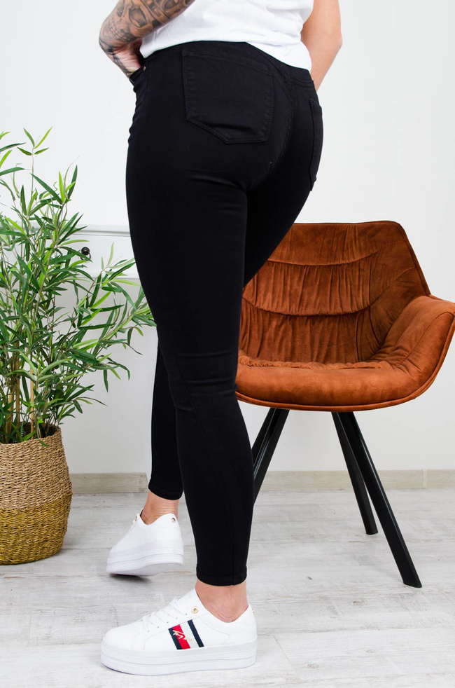 CZARNE PRZYLEGAJĄCE SPODNIE SKINNY