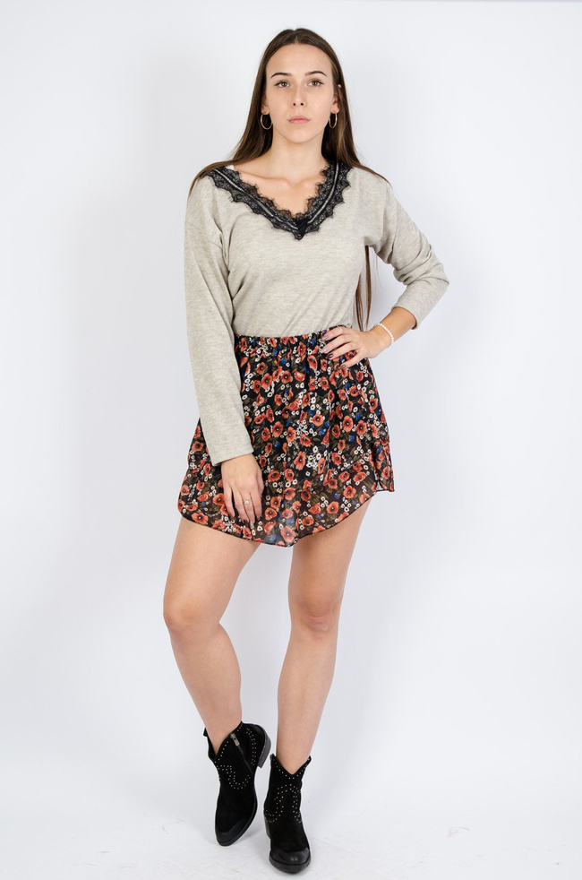 Beżowa bluzka z koronką na plecach