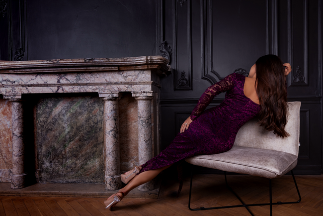 KORONKOWA SUKIENKA MAXI Z WYCIĘCIEM Z TYŁU- BORDOWA