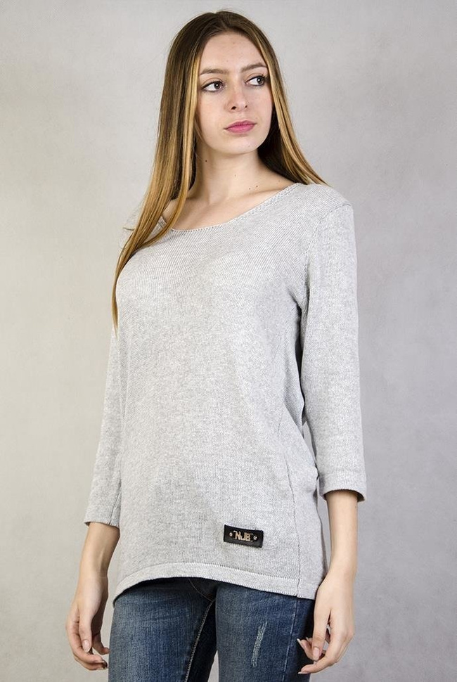 Szary sweterek z wstążką na plecach