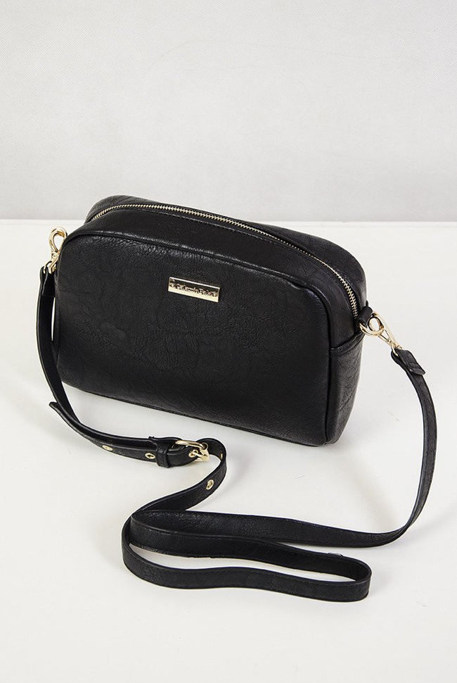Czarna, mała torebka ze sprzączką