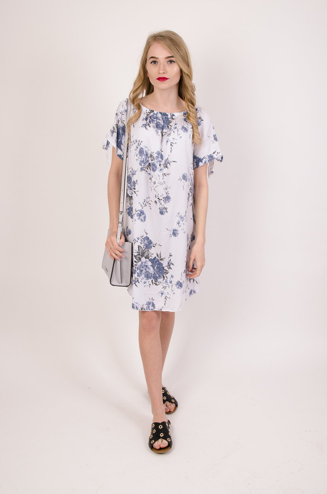 Biała tunika w niebieskie kwiaty z wiązanymi rękawami