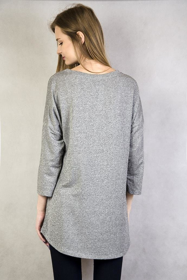 Bluzka przeplatana srebrną nitką z wisiorkiem