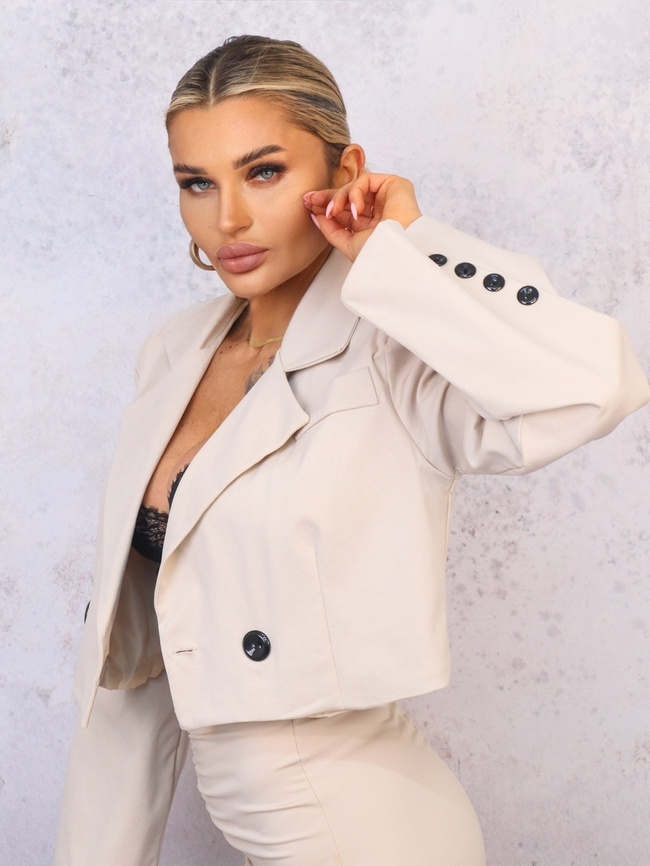 KRÓTKA MARYNARKA ZAPINANA NA GUZIKI- BEŻOWA