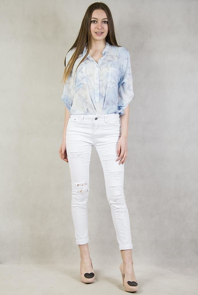 spodnie białe z przetarciami podszyte koronką