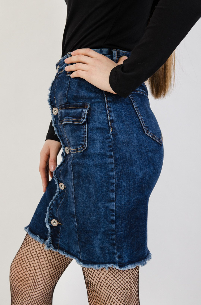 Jeansowa spódnica zapinana na guziki