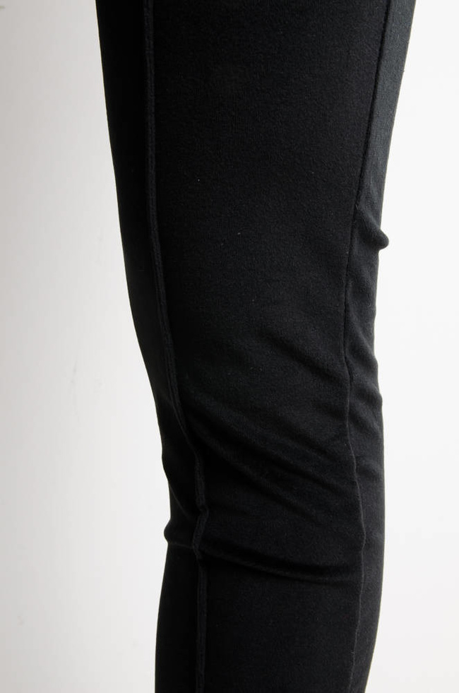 CZARNE WELUROWE SPODNIE Z PRZESZYCIEM WZDŁUŻ NOGAWKI
